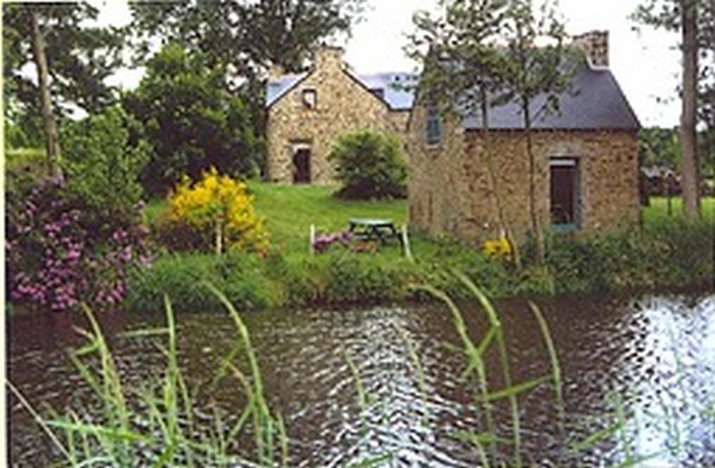 Bed and Breakfast Au Pont Ricoul Saint-Pierre-de-Plesguen Экстерьер фото